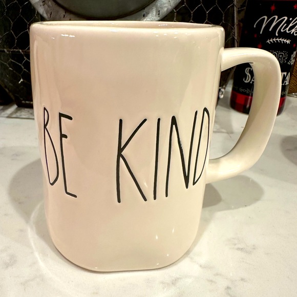 Rae Dunn Mug Be Kind - Picture 1 of 2